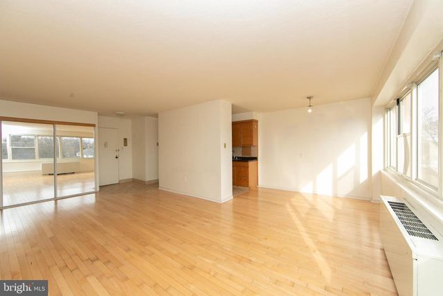 405 BARCLAY TOWERS, Cherry Hill, NJ 08034