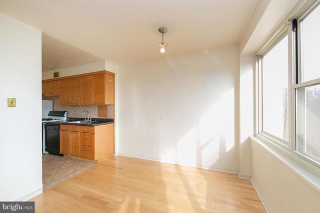 405 BARCLAY TOWERS, Cherry Hill, NJ 08034