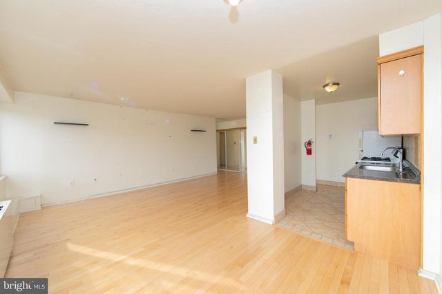 405 BARCLAY TOWERS, Cherry Hill, NJ 08034