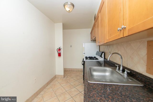 405 BARCLAY TOWERS, Cherry Hill, NJ 08034