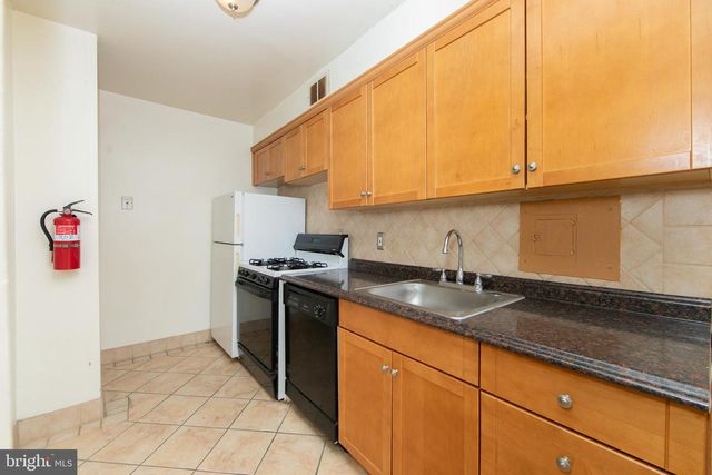 405 BARCLAY TOWERS, Cherry Hill, NJ 08034