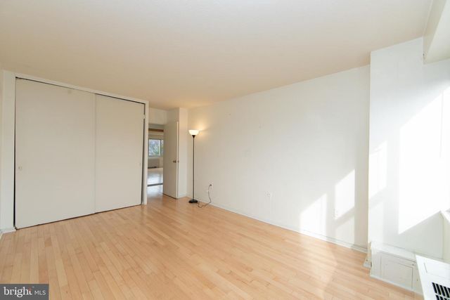 405 BARCLAY TOWERS, Cherry Hill, NJ 08034