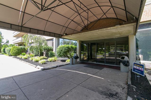 405 BARCLAY TOWERS, Cherry Hill, NJ 08034