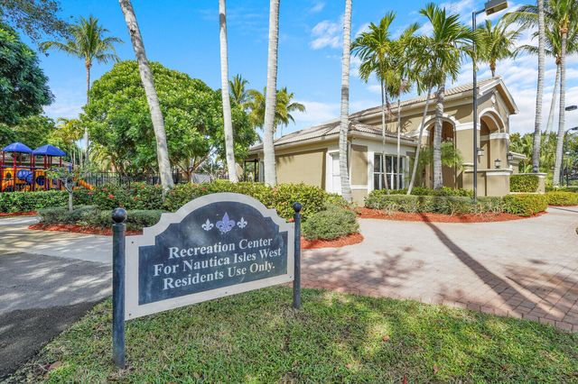 5486 Queenship Court, Greenacres, FL 33463