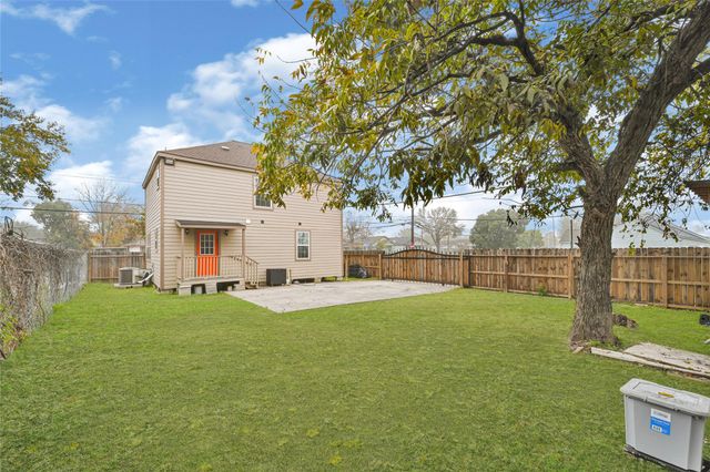 1300 Cypress Street, Baytown, TX 77520