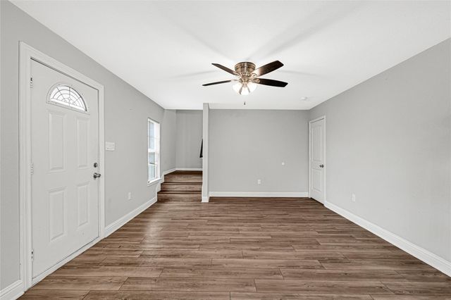 1300 Cypress Street, Baytown, TX 77520