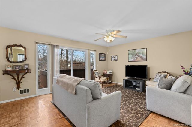 59 Kirby Close D, Yorktown Heights, NY 10598