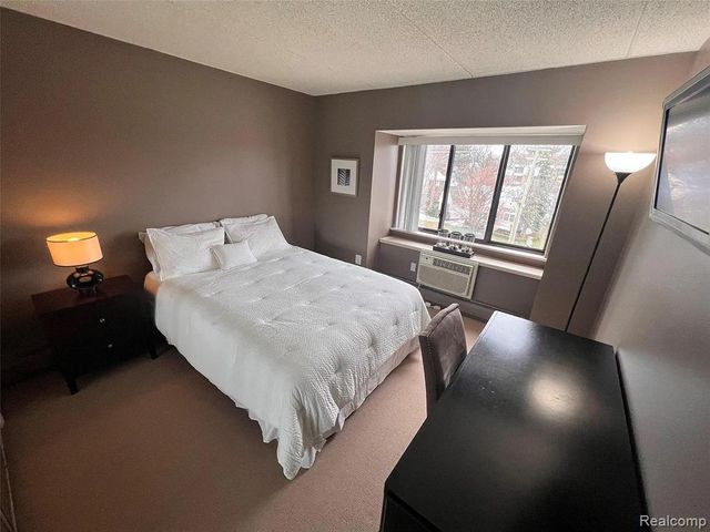 35300 Woodward Avenue 405, Birmingham, MI 48009