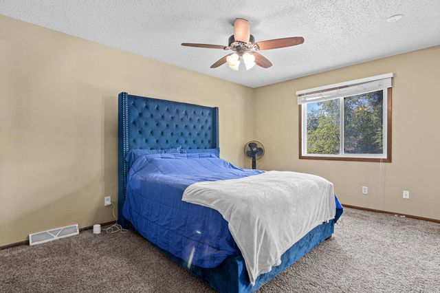 6748 81st Avenue N, Brooklyn Park, MN 55445