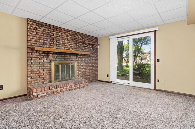 6748 81st Avenue N, Brooklyn Park, MN 55445