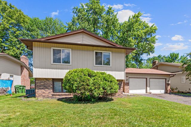 6748 81st Avenue N, Brooklyn Park, MN 55445