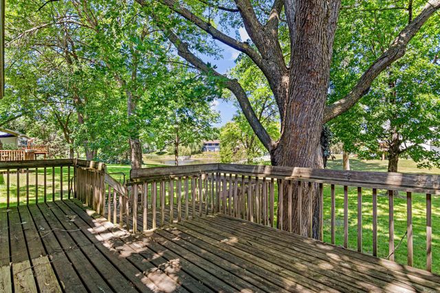 6748 81st Avenue N, Brooklyn Park, MN 55445