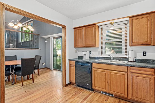 6748 81st Avenue N, Brooklyn Park, MN 55445