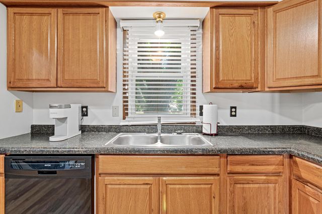 6748 81st Avenue N, Brooklyn Park, MN 55445