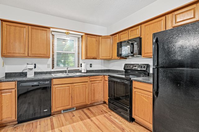 6748 81st Avenue N, Brooklyn Park, MN 55445