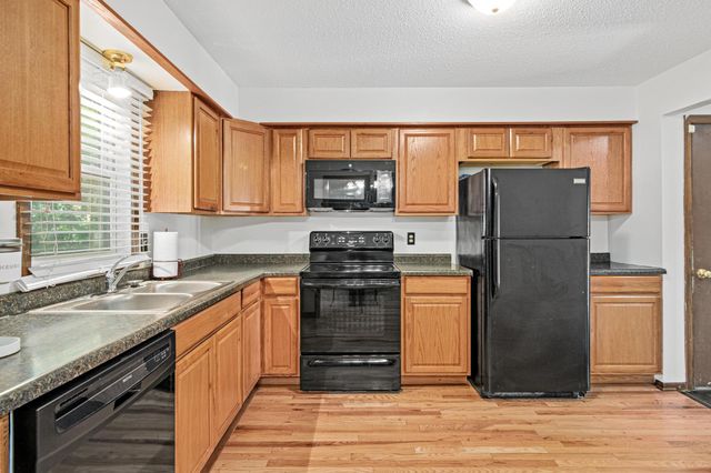 6748 81st Avenue N, Brooklyn Park, MN 55445