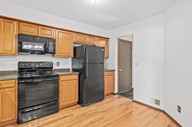 6748 81st Avenue N, Brooklyn Park, MN 55445