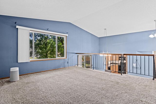 6748 81st Avenue N, Brooklyn Park, MN 55445