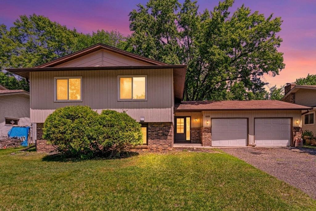6748 81st Avenue N, Brooklyn Park, MN 55445