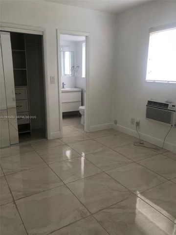 7155 Rue Notre Dame, Miami Beach, FL 33141