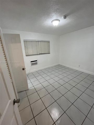 7155 Rue Notre Dame, Miami Beach, FL 33141