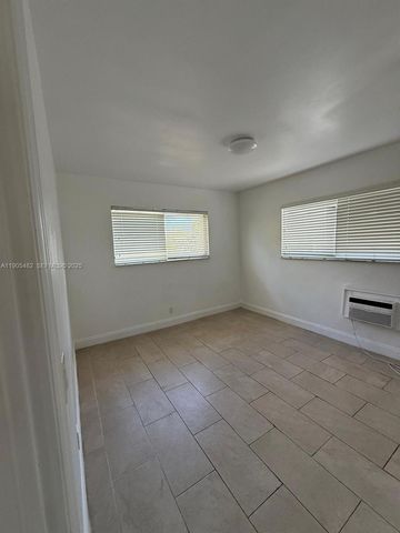 7155 Rue Notre Dame, Miami Beach, FL 33141