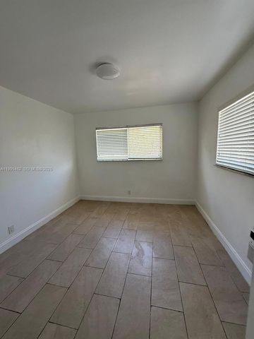 7155 Rue Notre Dame, Miami Beach, FL 33141