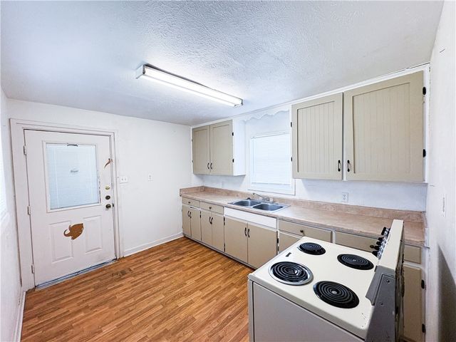 176 W D Ave, Kingsville, TX 78363