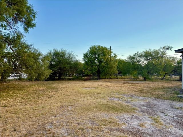 176 W D Ave, Kingsville, TX 78363
