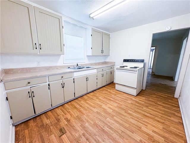 176 W D Ave, Kingsville, TX 78363