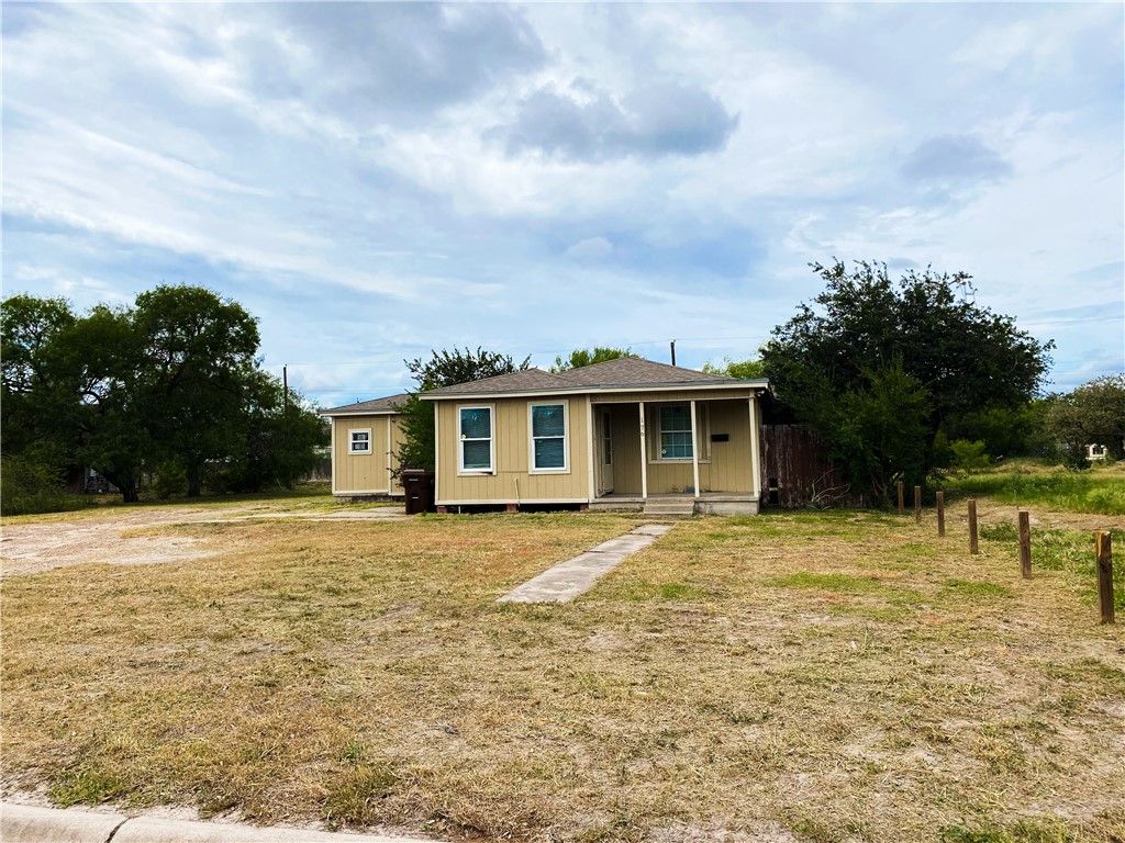 176 W D Ave, Kingsville, TX 78363