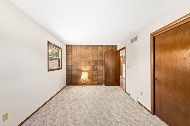 W158N10796 Catskill LANE, Germantown, WI 53022