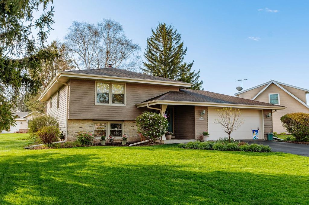 W158N10796 Catskill LANE, Germantown, WI 53022