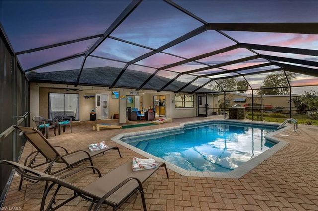 201 SE 28th TER, Cape Coral, FL 33904