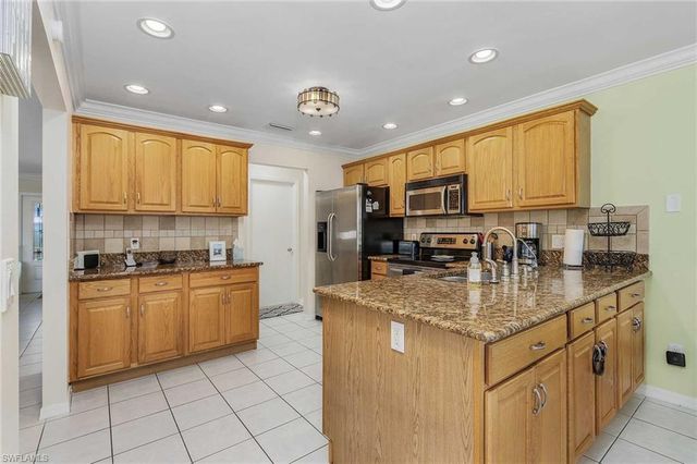 201 SE 28th TER, Cape Coral, FL 33904