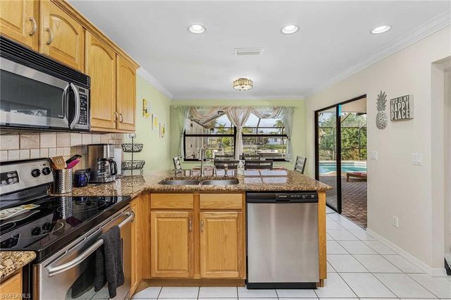 201 SE 28th TER, Cape Coral, FL 33904