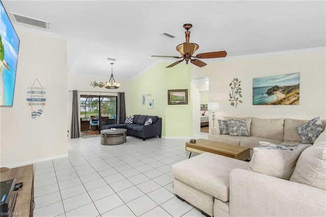 201 SE 28th TER, Cape Coral, FL 33904