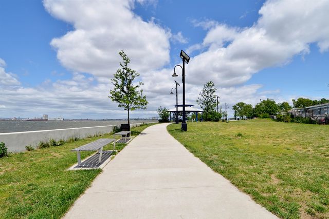 190 WEST 24TH ST, Bayonne, NJ 07002