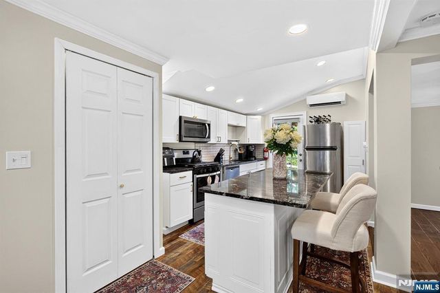 71 Reeve Avenue, Bloomingdale, NJ 07403
