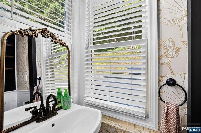 71 Reeve Avenue, Bloomingdale, NJ 07403