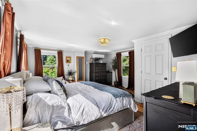 71 Reeve Avenue, Bloomingdale, NJ 07403