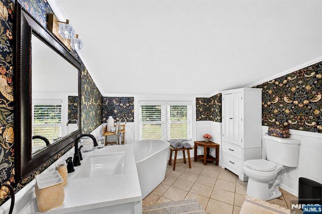 71 Reeve Avenue, Bloomingdale, NJ 07403