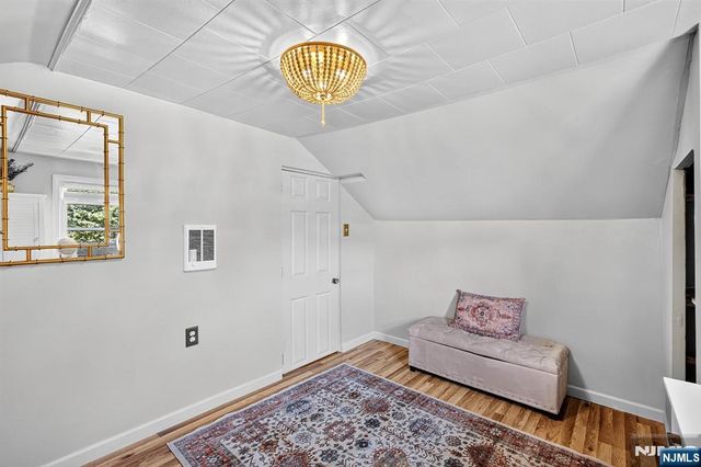 71 Reeve Avenue, Bloomingdale, NJ 07403