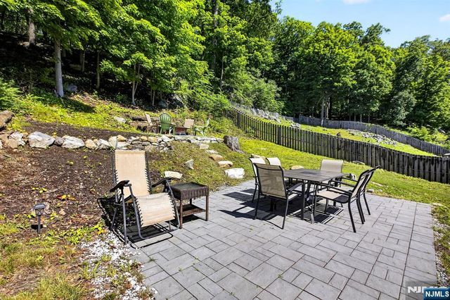 71 Reeve Avenue, Bloomingdale, NJ 07403