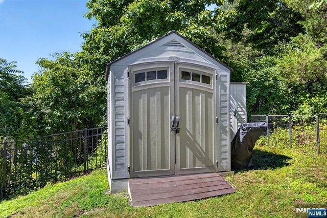 71 Reeve Avenue, Bloomingdale, NJ 07403
