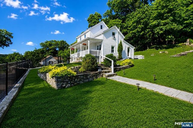 71 Reeve Avenue, Bloomingdale, NJ 07403