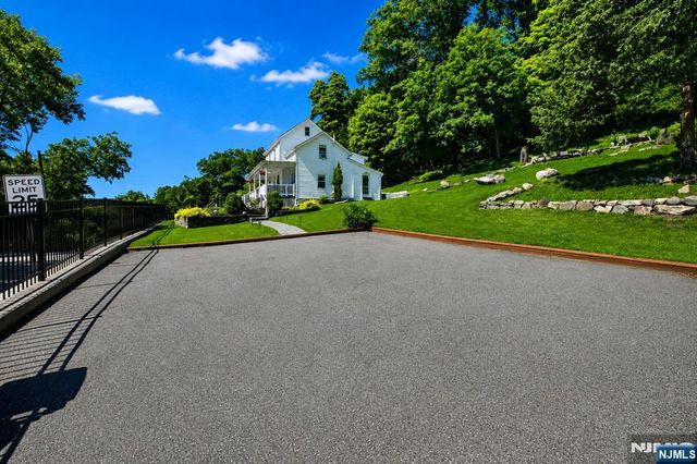71 Reeve Avenue, Bloomingdale, NJ 07403