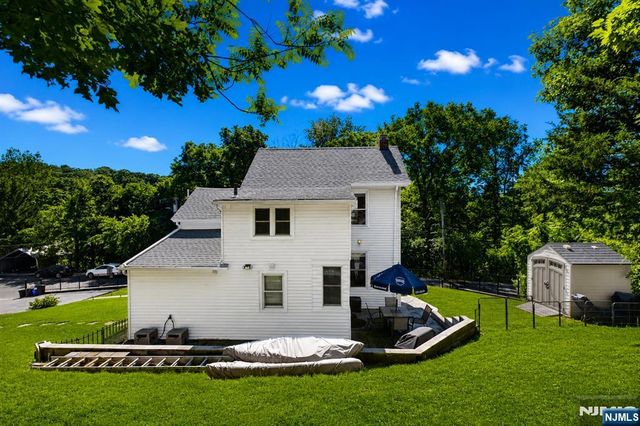 71 Reeve Avenue, Bloomingdale, NJ 07403