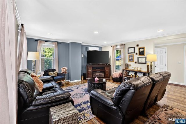 71 Reeve Avenue, Bloomingdale, NJ 07403