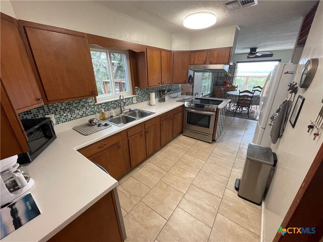 1221 Hallmark, Canyon Lake, TX 78133